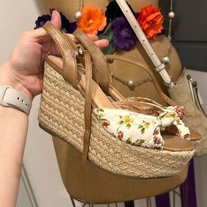 Xhilaration boho floral espadrilles size 6